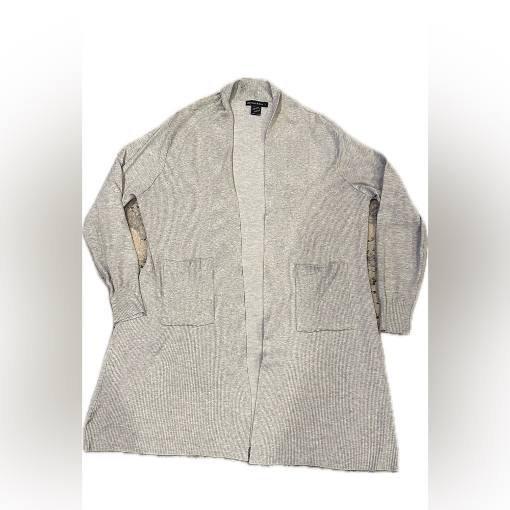 Long ribbed cardigan  pockets (4.x5.5)  no closure gray  Emerson &Zoe  comfy